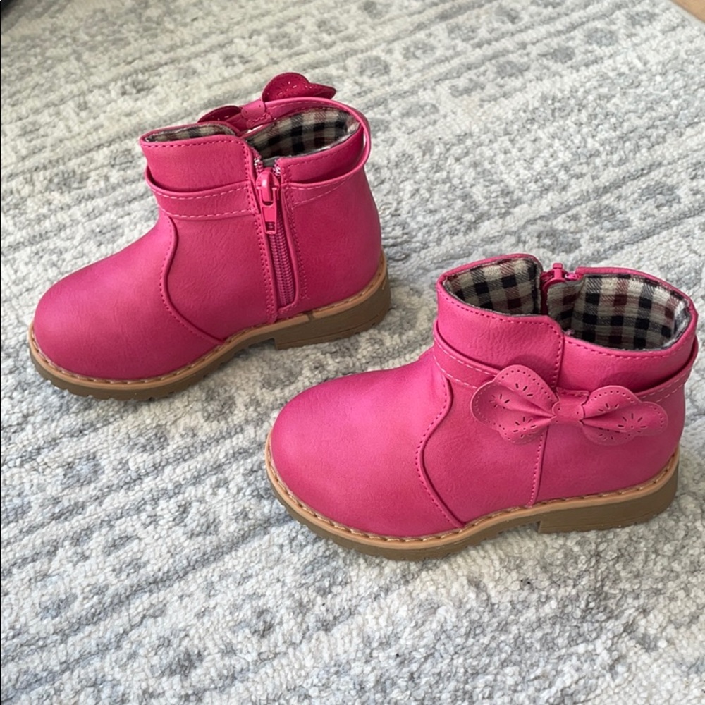 New in box Pink leather toddler boots